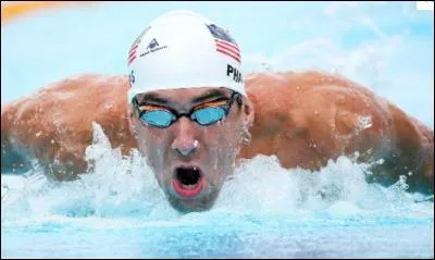 A quel âge Michael Phelps a-t-il battu le record du monde du 200 m papillon ?