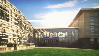 Comment s'appelle leur lycée ?