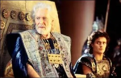 Qui décide de se faire passer pour Achille ?