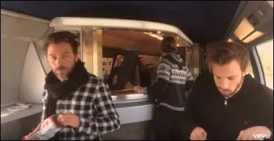 De qui parle la chanson « Les Amis » ?