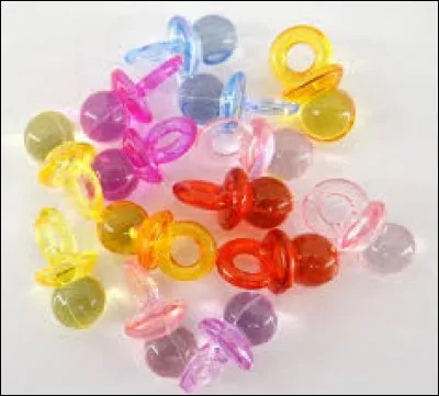 Dans les années 80, les filles collectionnaient ces petits pendentifs...