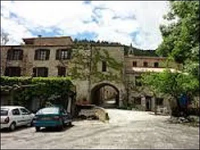 Je vous emmène à Entrepierres. Commune azuréenne de l'arrondissement de Forcalquier, elle se trouve dans le département ...