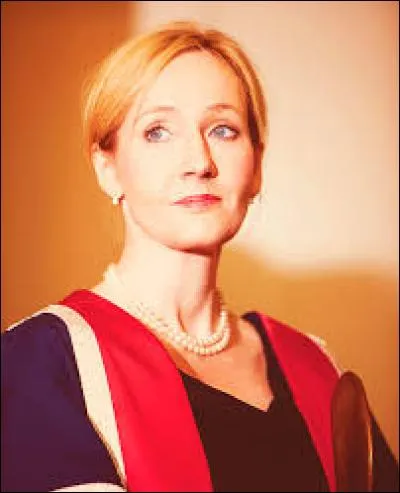 Mackenzie Murray, la deuxième fille de Rowling, est née quelques mois avant la sortie du septième tome.