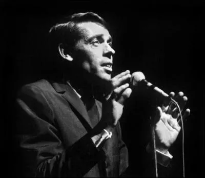 En octobre 1966, il fait ses adieux à l'Olympia. Il y chante ses derniers titres. Lequel de ces titres est sorti en 1966 ?