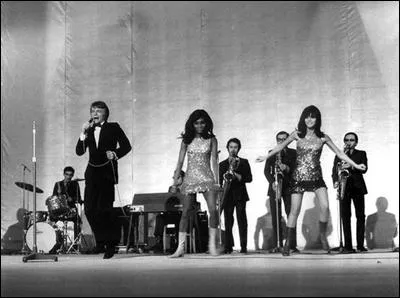 En 1966, il chante "j'attendrai". Qui est-ce ?