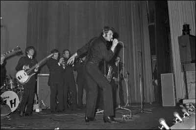 Il interprète la version française de "Black is Black". Qui est-ce?