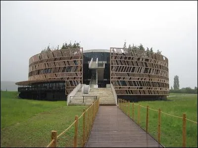 La bataille d'Alésia, thème principal du muséoparc d'Alésia, près d'Alise-Sainte-Reine, a opposé les troupes romaines de Jules César à la coalition des Gaulois. Par quel chef cette coalition a-t-elle été menée ?