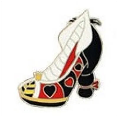 Si je n'avais pas ces chaussures, j'irais couper la tête d'Alice.
Qui suis-je ?