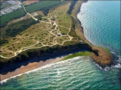 Quelle est la hauteur de la falaise de la Pointe du Hoc ?