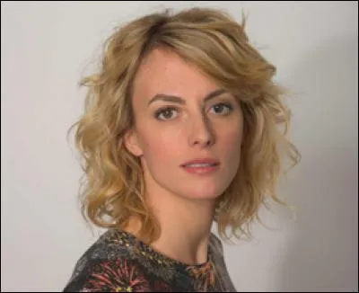 Coralie est prof de :