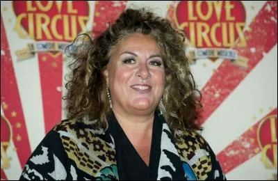 Comment s'appelle la commentatrice de la France en 2016 ?