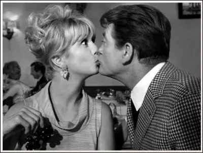 Dans "Fant&ocirc;mas" il y a un journaliste et sa fianc&eacute;e, mais quels sont leurs pr&eacute;noms d&eacute;j&agrave; ?