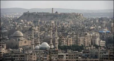 Quelle était sa population en 2011, avant le début de la guerre ?