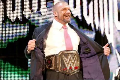 Qui est le premier WWE World Heavyweight Champion ?