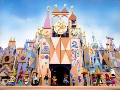 Que peut-on entendre devant l'attraction ?