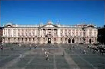 Cette ville au passé sportif riche (rugby) a une préférence pour le rose.