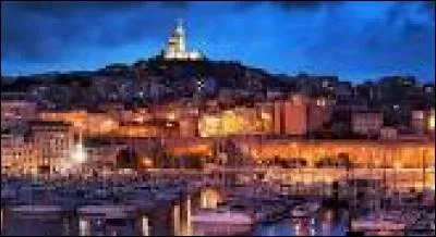 Cette ville, qui remporta jadis la Coupe d'Europe des clubs champions, accueille naturellement plusieurs matchs de l'Euro 2016.