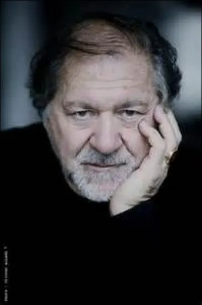 Qui interprète le rôle du papa d'Alice ?