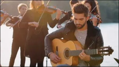 Pour qui Kendji a-t-il chanté "Les Yeux de la Mama" ?