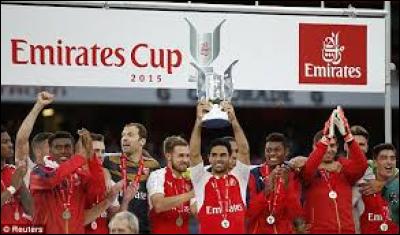 Contre quelle équipe Arsenal a-t-elle mis le score de 6-0 lors de l'Emirates Cup ?