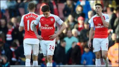 Quelle est la 1ère équipe à avoir battu Arsenal en première league cette saison ?