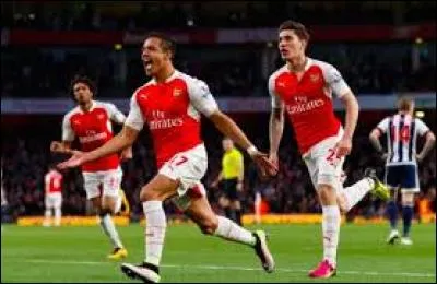 Combien de matchs forment la plus longue série d'invincibilité d'Arsenal cette saison en première league ?