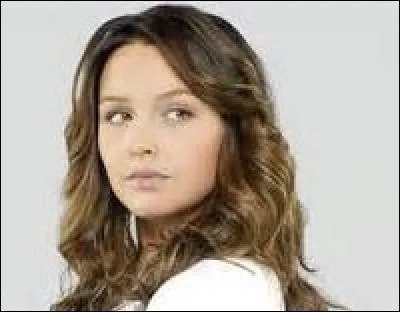 De qui Jo est-elle amoureuse ?