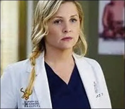 Avec qui Arizona a-t-elle vécu une belle aventure amoureuse qui malheureusement est terminée ?