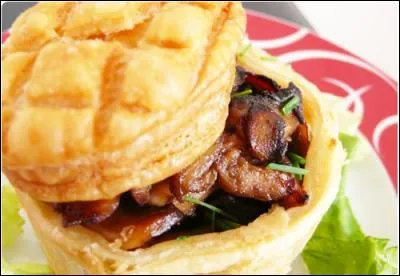 Pour faire couler, on vous servira la spécialitée de la région : la tourte aux cailles.