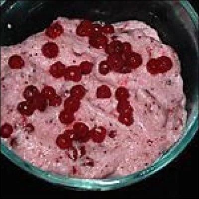 On termine le repas par un dessert dont vous me dirait des nouvelles ! Le flanc anglais aux baies d'airelles ! (Ça fait du bien par ou ça passe ! )