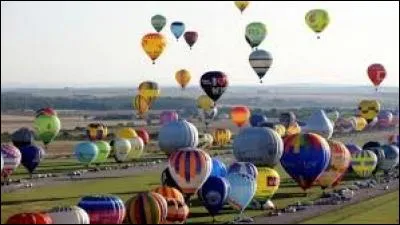 Quel est le record de montgolfières alignées le 26 Juillet 2015 lors du Lorraine Mondial Air Ballons ?