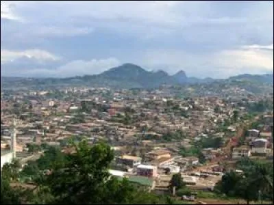 YAOUNDE - Située à 750 mètres d'altitude, la ville est la capitale du...