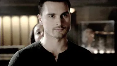 Quel est le nom de famille de Lorenzo/Enzo ?