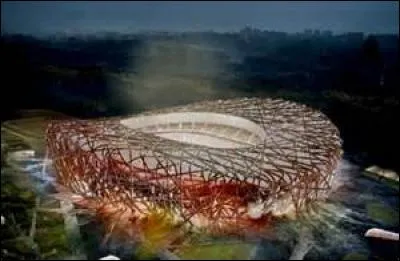 PEKIN - Avec son Nid d'Oiseau et son Cube d'eau notamment, la capitale chinoise fut la ville hôte des Jeux olympiques d'été de :