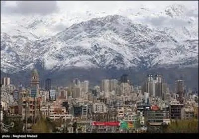 TEHERAN - La capitale iranienne, située au nord du pays est implantée au pied :