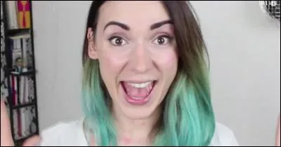 Qui est cette YouTubeuse ?