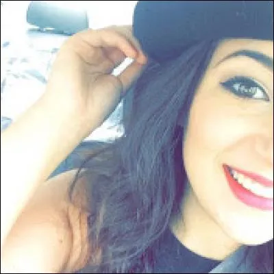 Qui est cette YouTubeuse ?