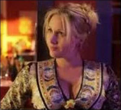 Comment se prénomme la soeur de Caroline ?