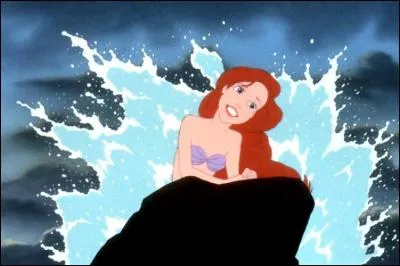 Qui vit sous la mer avec son père le roi Triton?