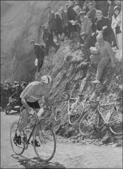 Quel coureur, italien, également vainqueur du Tour de France, détient le plus grand nombre de podiums ?