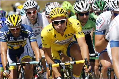 Quelle est la couleur du maillot porté par le leader du Giro ?