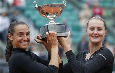 Comment s'appellent ces deux françaises ayant remporté la finale du double dames de Roland-Garros en 2016 ?