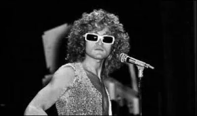 Dans laquelle de ces chansons de Michel Polnareff, entend-on les paroles : "Je suis fou de vous..." ?