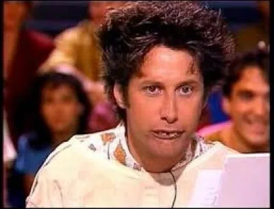 Qui nous délectait de son personnage de fou furieux dans l'émission culte "Nulle part ailleurs", sur CANAL+ ?