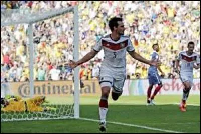 COUPE DU MONDE 2014 - Après le "fiasco" de 2010, les Bleus se hissent en quart de finale et sont opposés aux allemands ; la France perd, sur quel score ?