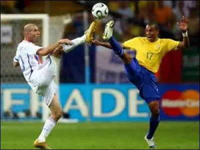 COUPE DU MONDE 2006 - Avant d'aller en finale, la France croise (encore) le Brésil sur sa route, en quart de finale. Quel joueur marque le but de la victoire française ?