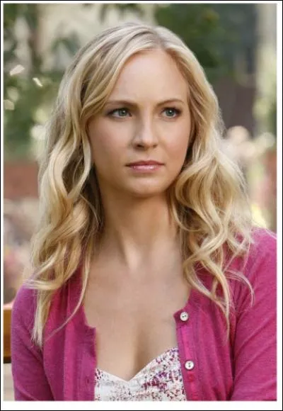 Qui transforme Caroline en vampire ?