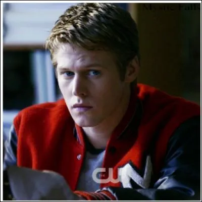 Dans la saison 1, qui est son ex-copine ?