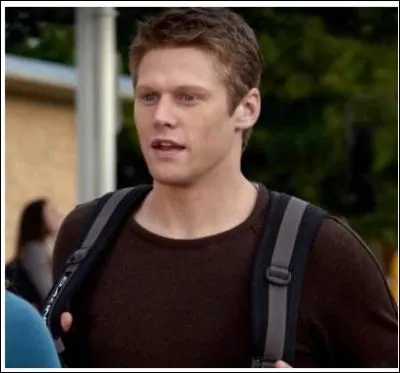 Quel membre de sa famille meurt dans la saison 1 ?