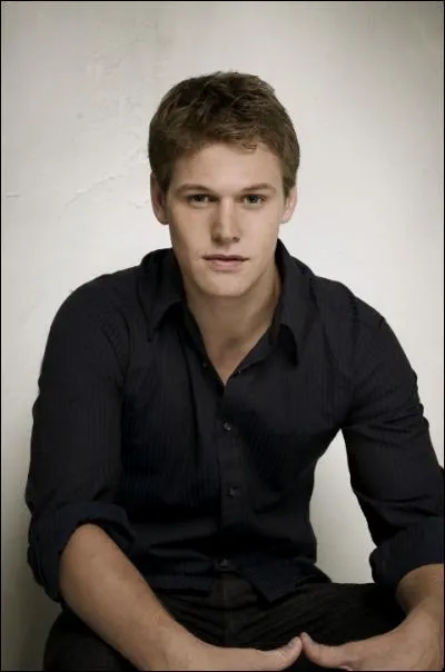 Avec qui est-il sorti ?